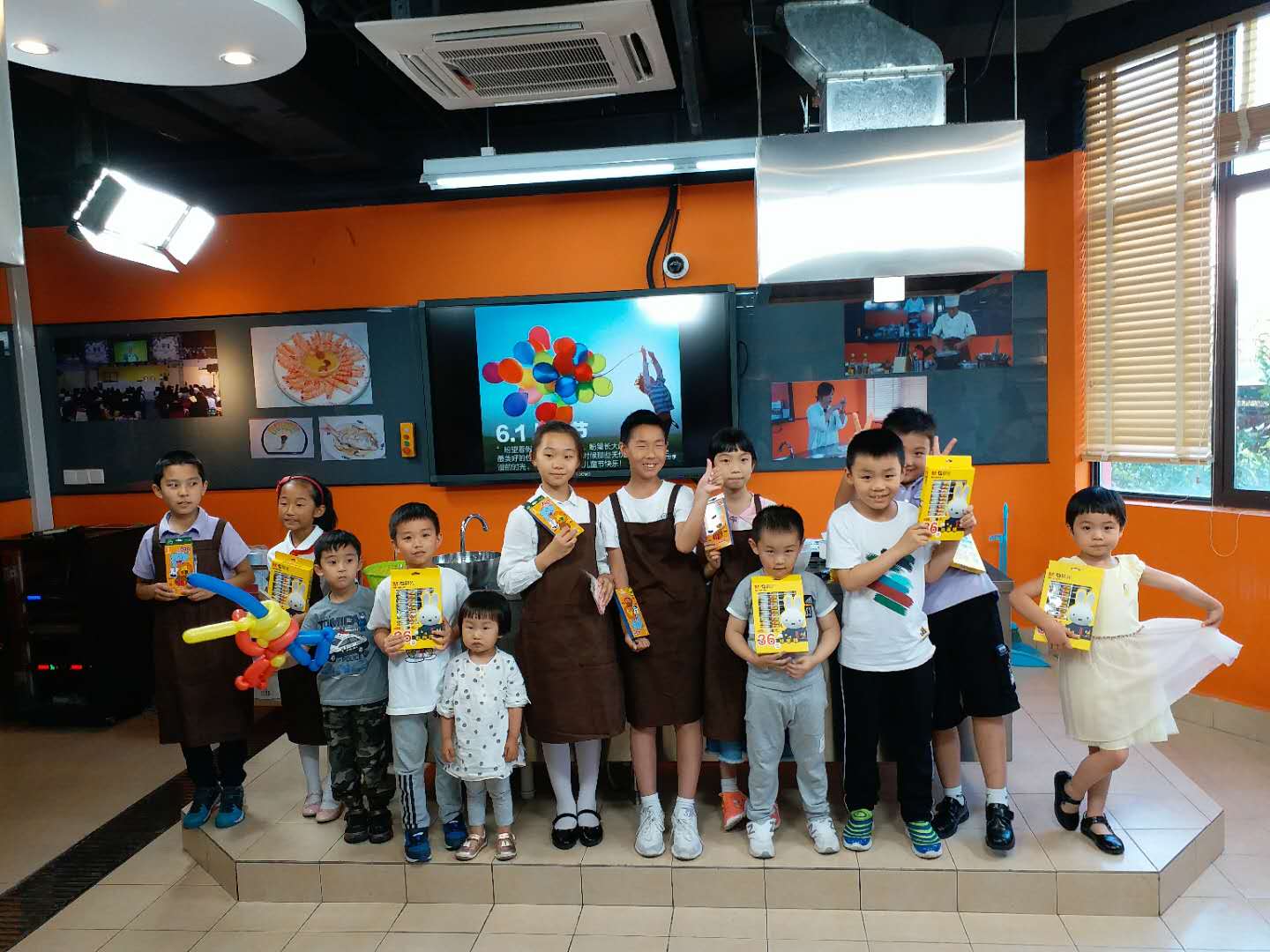 公共健康学院工会举行六一亲子烘焙活动