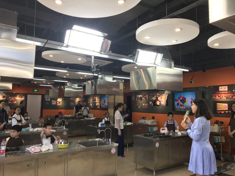 公共健康学院工会举行六一亲子烘焙活动