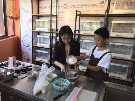 公共健康学院工会举行六一亲子烘焙活动