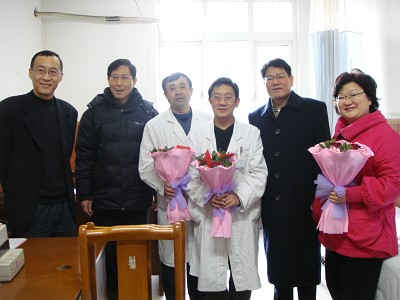 校领导春节慰问附属医院医务人员