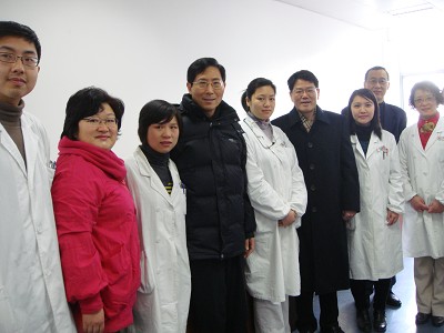 校领导春节慰问附属医院医务人员