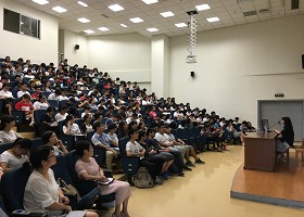 公共健康学院举办“营养在临床医学中的应用”学术讲座
