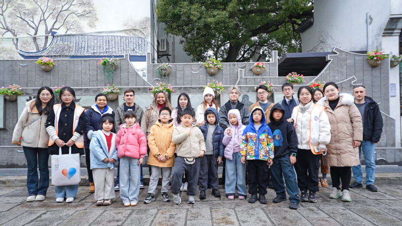 杏林润童心 岐黄迎新春——我校国际学生走进新场镇寒托班