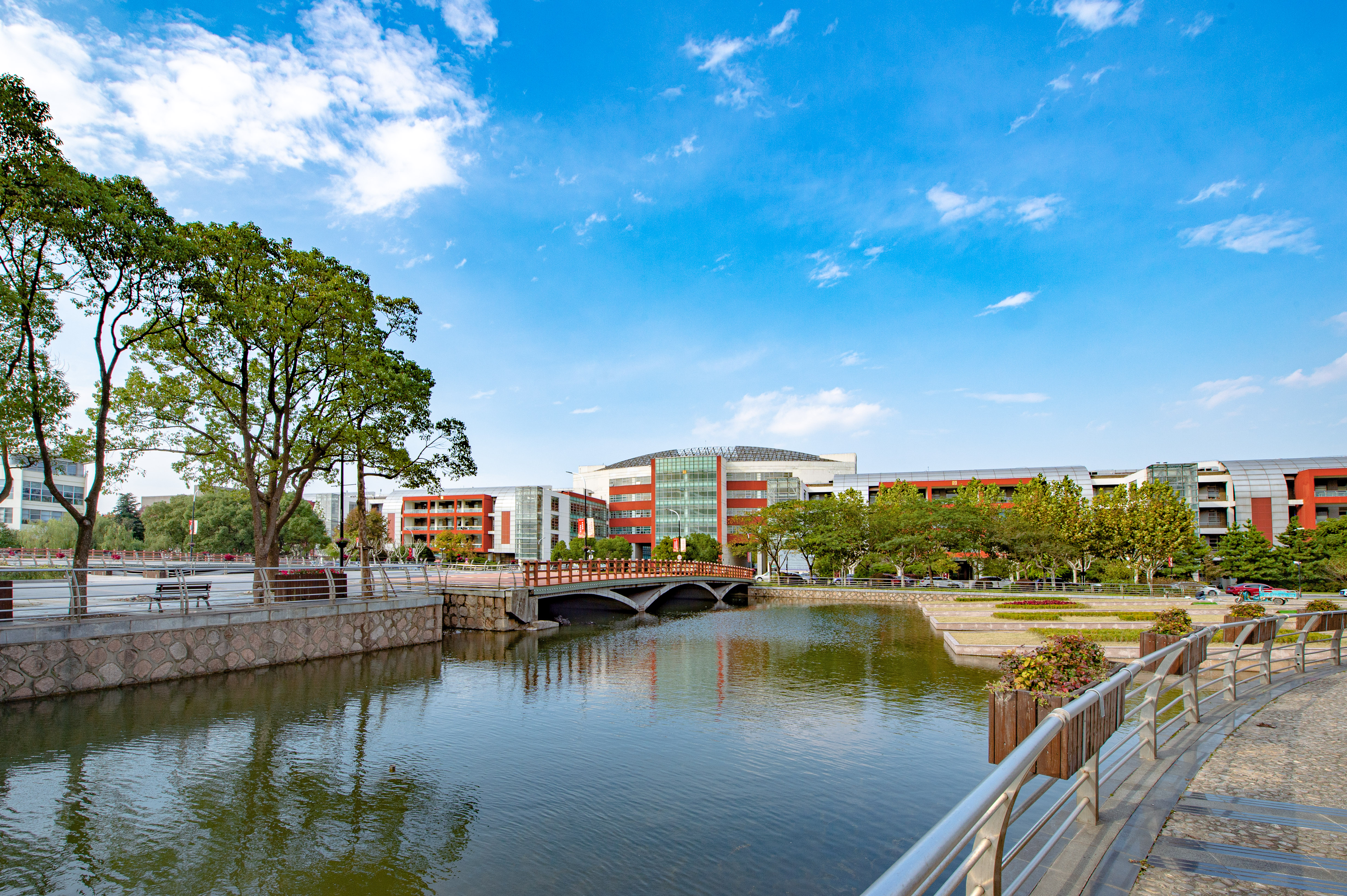 我校黄帝内经和推拿学虚拟教研室建设成果入选2025年度全国典型教研成果