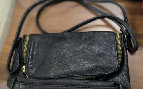 <a href='//www.orghanon.com/bwc/2024/1202/c2163a163778/page.htm' target='_blank' title='黑色皮质小挎包一个'>黑色皮质小挎包一个</a>