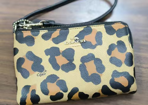 <a href='//www.orghanon.com/bwc/2024/1202/c2163a163774/page.htm' target='_blank' title='豹纹花色小收纳包一个'>豹纹花色小收纳包一个</a>