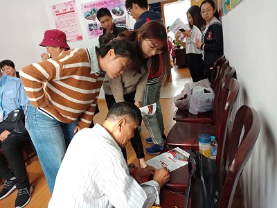 爱满重阳节，浓浓敬老情―公共健康学院学生党支部开展社区为老服务