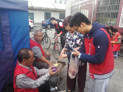 爱满重阳节，浓浓敬老情―公共健康学院学生党支部开展社区为老服务