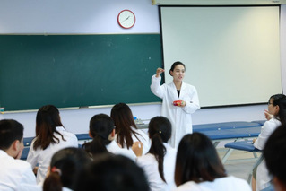 我校教师在第三届上海市高校教师...