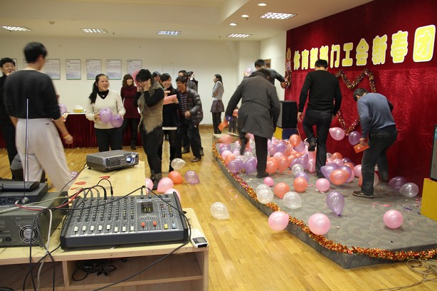 龙腾迎瑞年—2012年体育部部门工会新春团拜会隆重举行