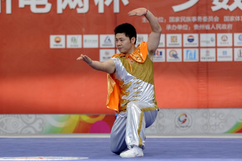 我校学生马兴远为上海代表团赢得少数民族运动会首金