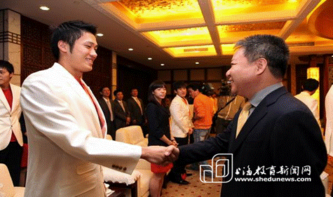 沈晓明副市长接见大运会上海代表团获金牌运动员教练员