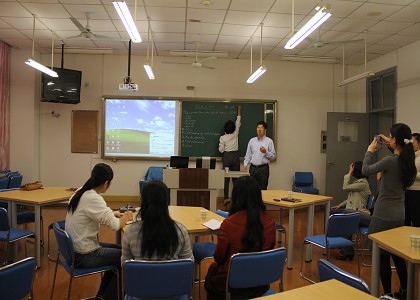 美国刘春援医师再度前来我校交流