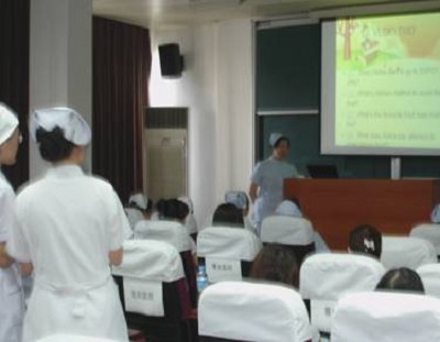 “世博在我们身边”英语沙龙活动