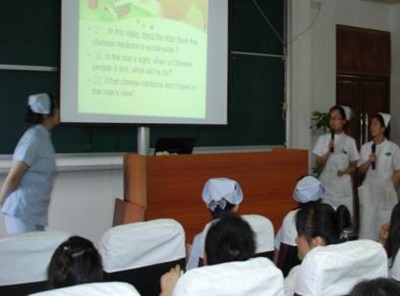 “世博在我们身边”英语沙龙活动