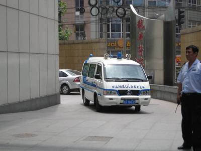 龙华医院批量伤员突发事件院内救治预案应急演练