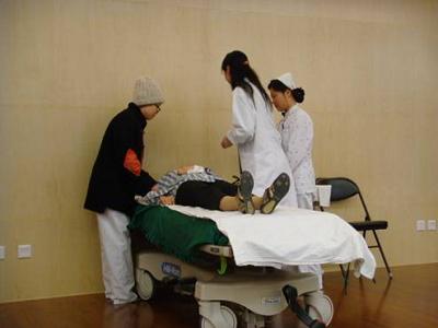 庆祝5.12国际护士节护理英语情景剧汇演