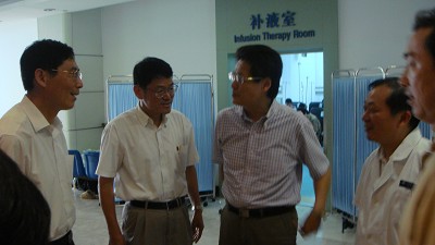 校领导高温慰问附属医院一线临床医务人员