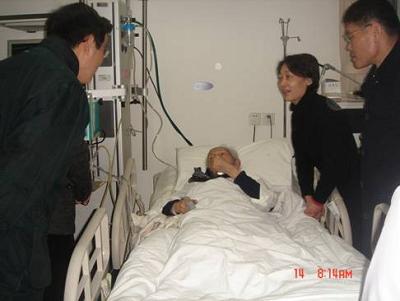 校领导春节慰问附属医院医务人员