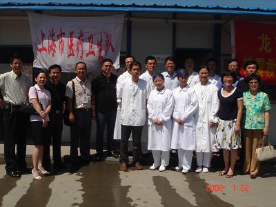 大学及附属医院领导赴都江堰慰问我校对口支援医疗队